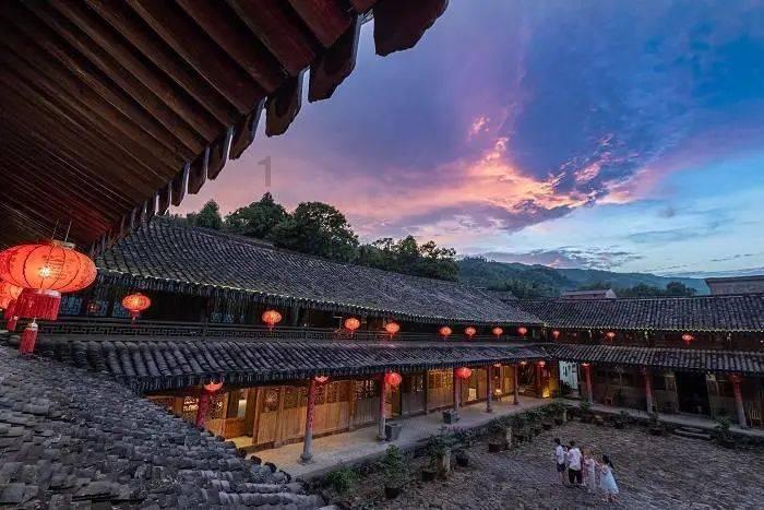 三亚海域发现剧毒僧帽水母？ 官方：系蓝瓶僧帽水母 毒性较小